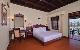 Sterling Lake Palace Alleppey